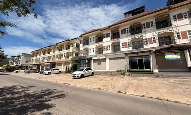 Local comercial en alquiler y en venta de 5 habitaciones en Si Racha, Chonburi