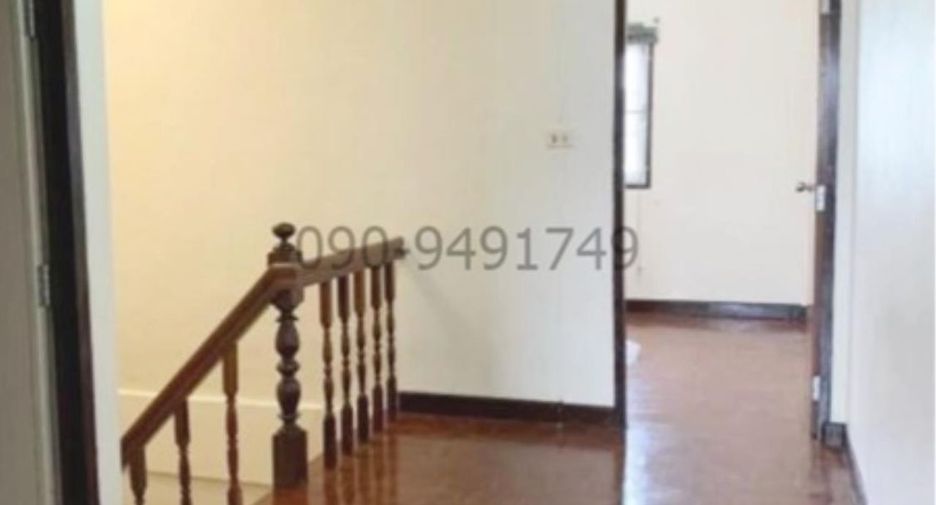 For rent 4 bed townhouse in Phasi Charoen, Bangkok