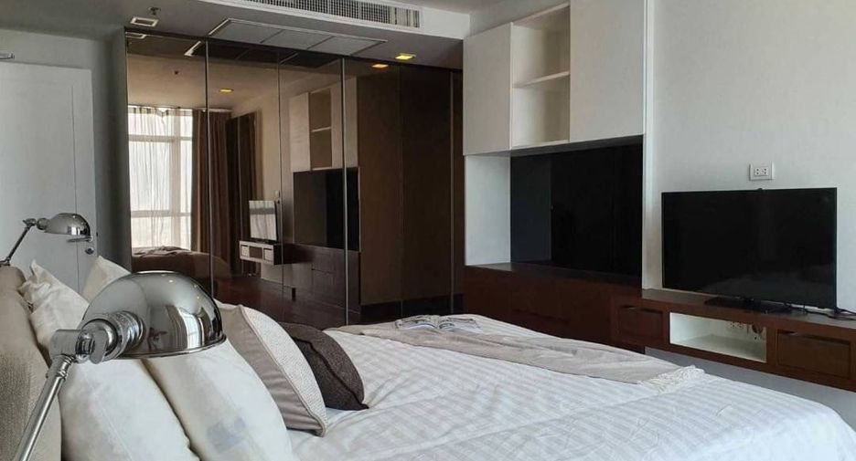 For rent 3 bedrooms condo in Khlong Toei, Bangkok