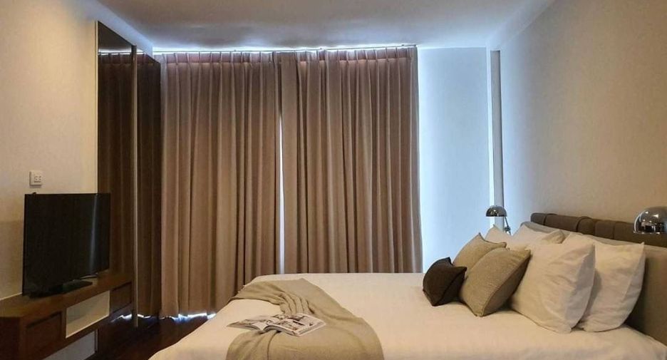 For rent 3 bedrooms condo in Khlong Toei, Bangkok