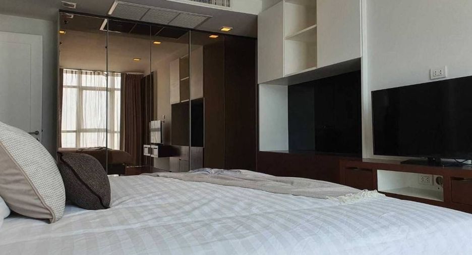 For rent 3 bedrooms condo in Khlong Toei, Bangkok
