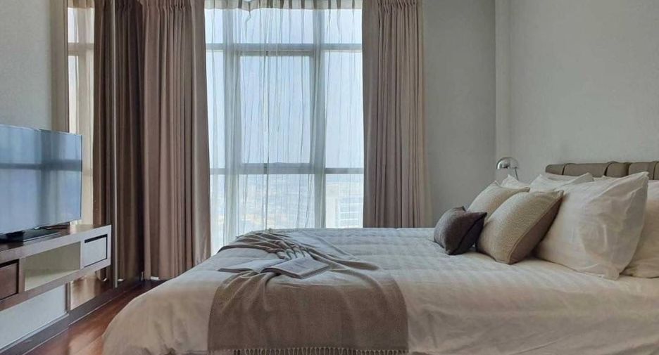 For rent 3 bedrooms condo in Khlong Toei, Bangkok