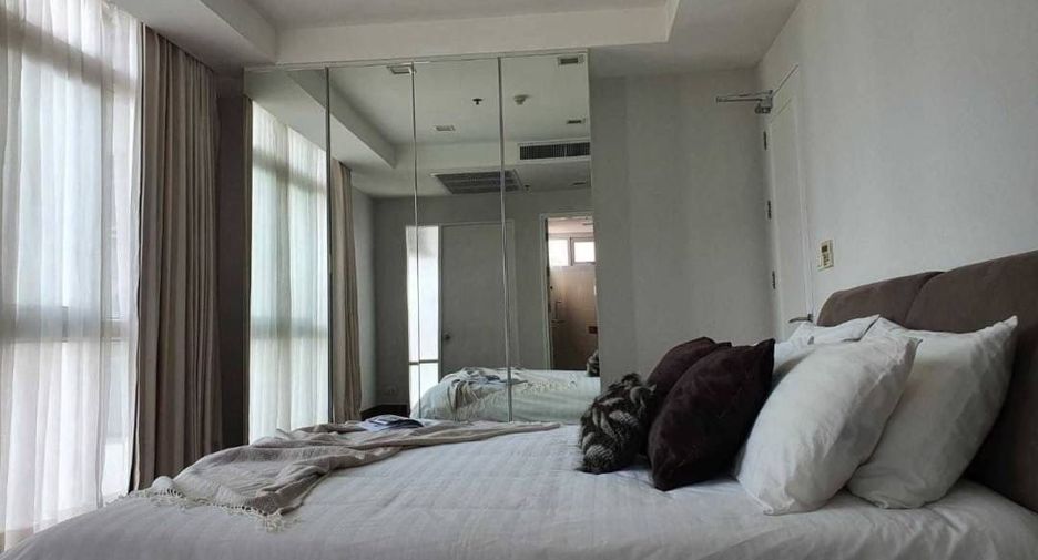 For rent 3 bedrooms condo in Khlong Toei, Bangkok