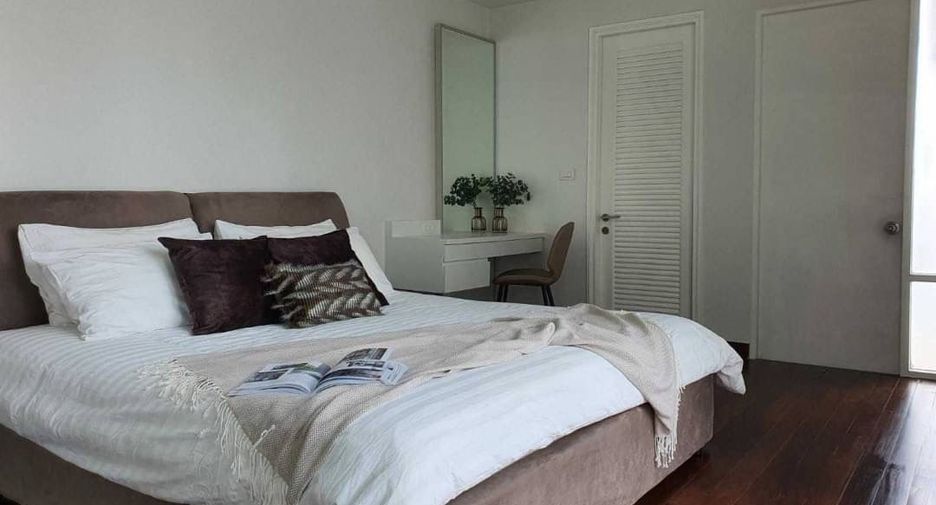 For rent 3 bedrooms condo in Khlong Toei, Bangkok