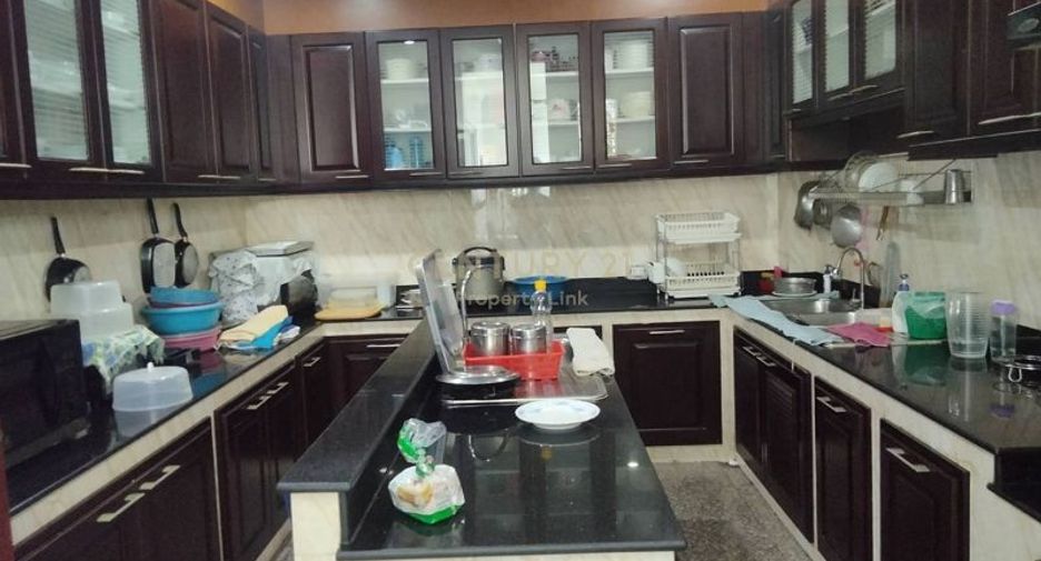 For sale 8 bedrooms house in Phasi Charoen, Bangkok