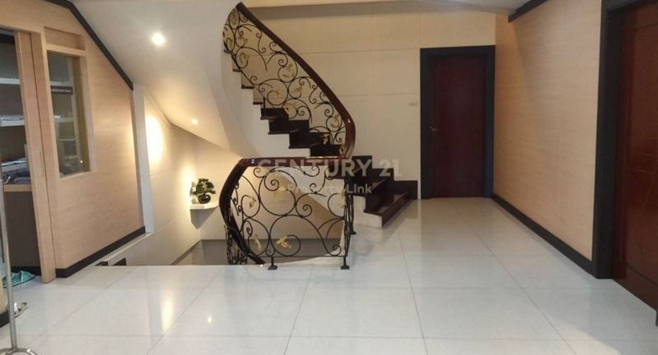 For sale 8 bedrooms house in Phasi Charoen, Bangkok