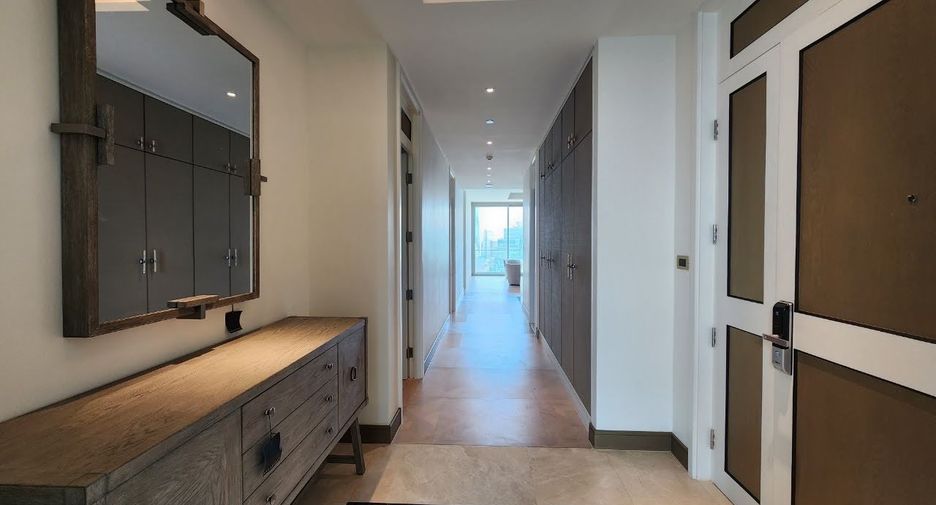 For rent 3 bed condo in Khlong San, Bangkok