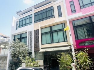 For sale 3 bed office in Wang Thonglang, Bangkok