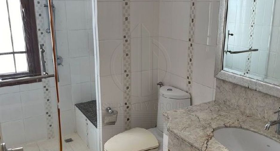 For rent 4 bedrooms house in Watthana, Bangkok