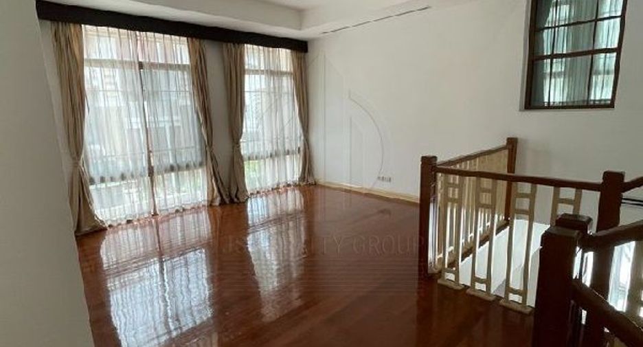 For rent 4 bedrooms house in Watthana, Bangkok