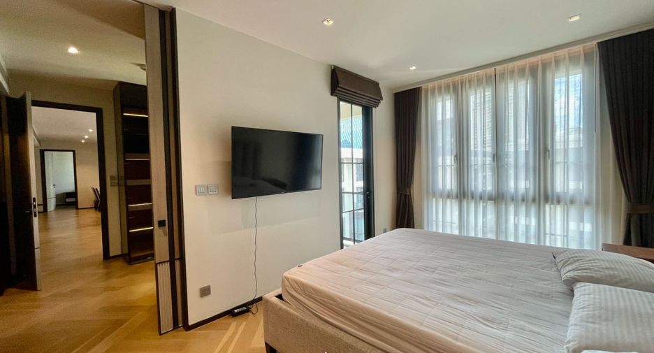 For rent 2 bedrooms condo in Watthana, Bangkok