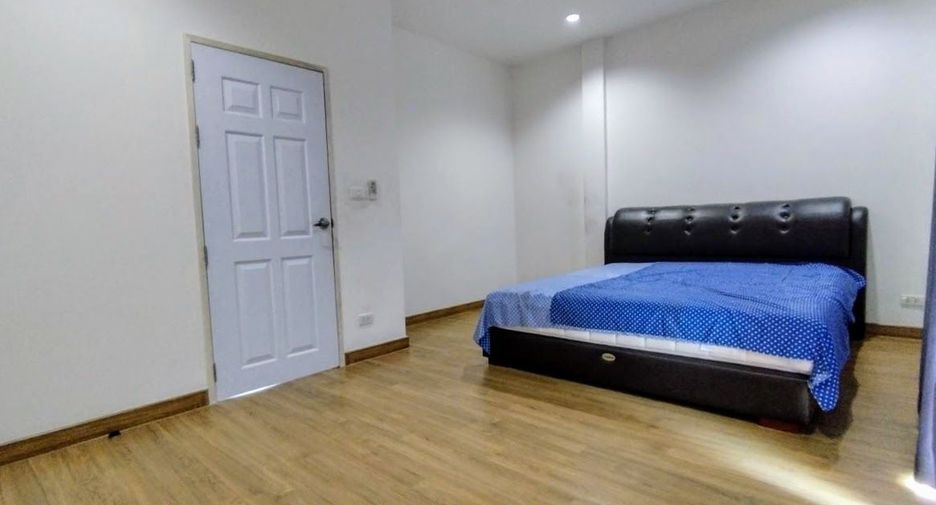 À vendre 4 chambres maison de ville à Phra Pradaeng, Samut Prakan