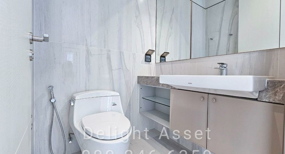 For sale 2 bedrooms condo in Khlong Toei, Bangkok