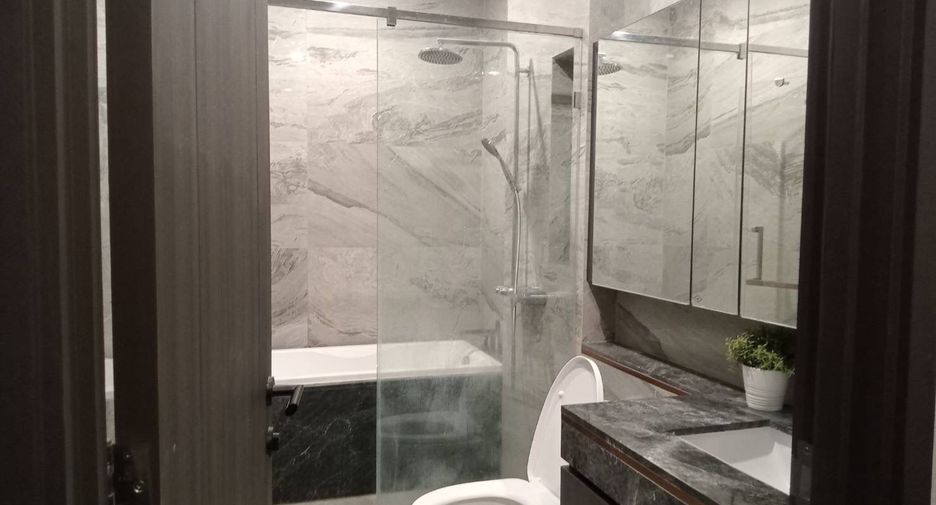 For rent 2 bedrooms condo in Khlong Toei, Bangkok