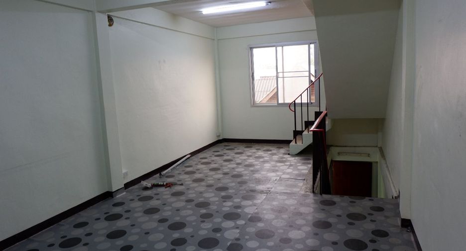For rent 4 bedrooms house in Bangkok Yai, Bangkok