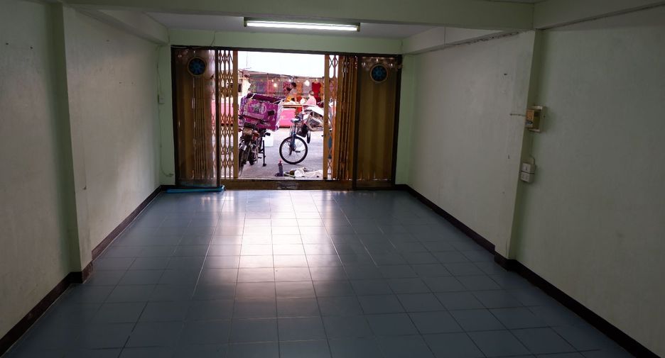 For rent 4 bedrooms house in Bangkok Yai, Bangkok