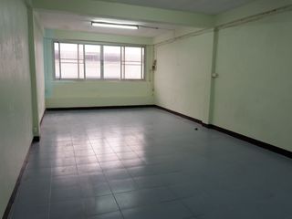 For rent 4 Beds house in Bangkok Yai, Bangkok