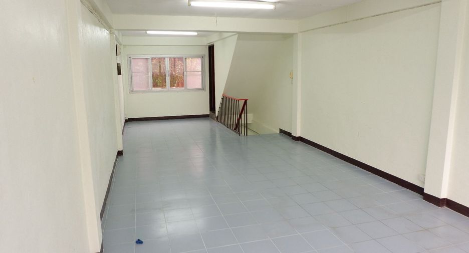 For rent 4 bedrooms house in Bangkok Yai, Bangkok