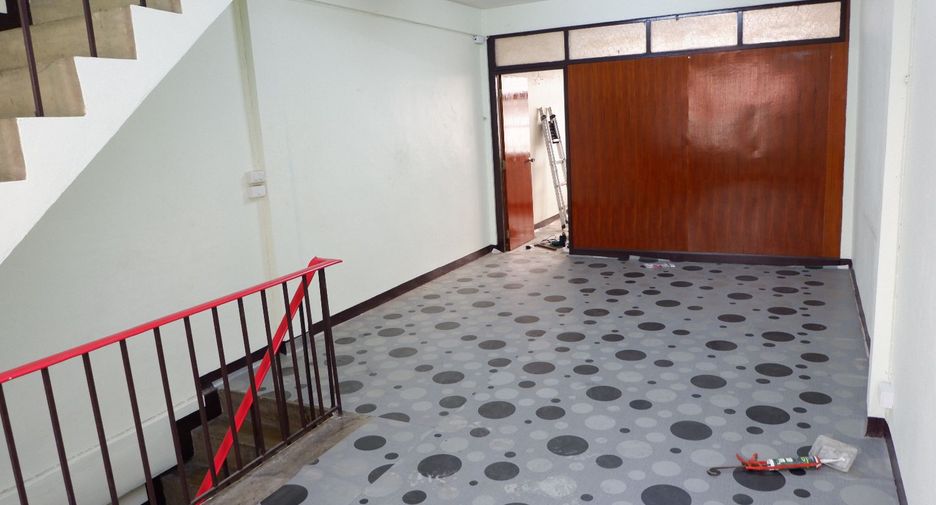 For rent 4 bedrooms house in Bangkok Yai, Bangkok