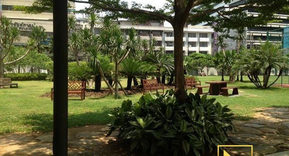 For rent 3 bedrooms apartment in Watthana, Bangkok