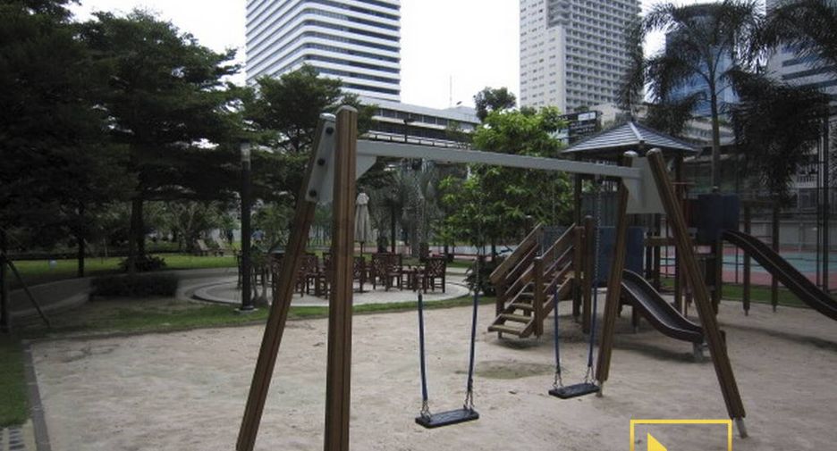 For rent 3 bedrooms apartment in Watthana, Bangkok