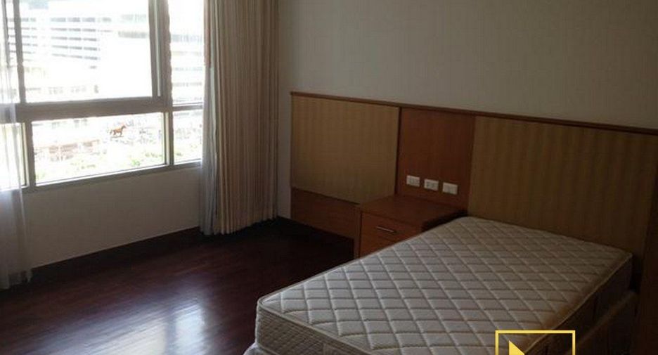 For rent 3 bedrooms apartment in Watthana, Bangkok