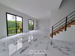For sale 4 ベッドルーム townhouse in Saphan Sung, Bangkok