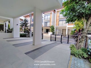 For sale 4 ベッドルーム townhouse in Saphan Sung, Bangkok