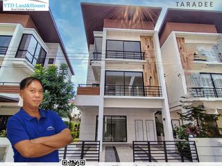 For sale 4 ベッドルーム townhouse in Saphan Sung, Bangkok