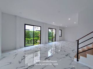 For sale 4 ベッドルーム townhouse in Saphan Sung, Bangkok