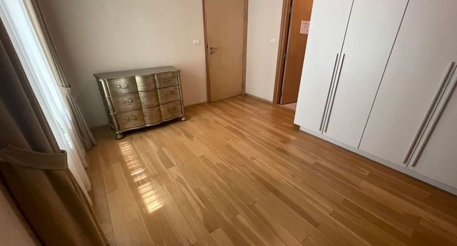 For rent 3 bedrooms condo in Khlong Toei, Bangkok