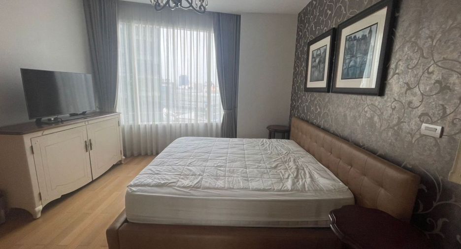 For rent 3 bedrooms condo in Khlong Toei, Bangkok