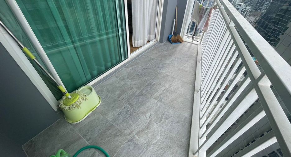 For rent 3 bedrooms condo in Khlong Toei, Bangkok