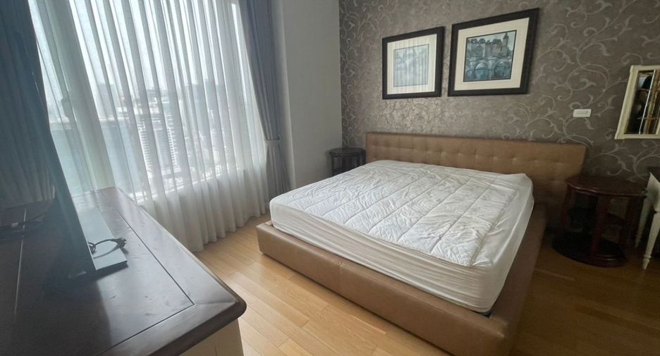 For rent 3 bedrooms condo in Khlong Toei, Bangkok