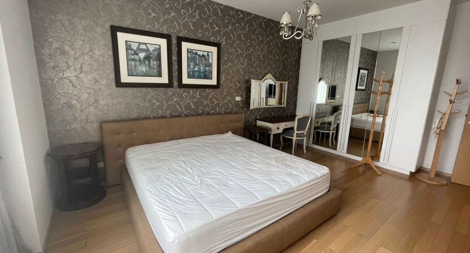 For rent 3 bedrooms condo in Khlong Toei, Bangkok