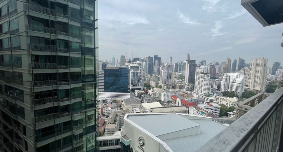 For rent 3 bedrooms condo in Khlong Toei, Bangkok