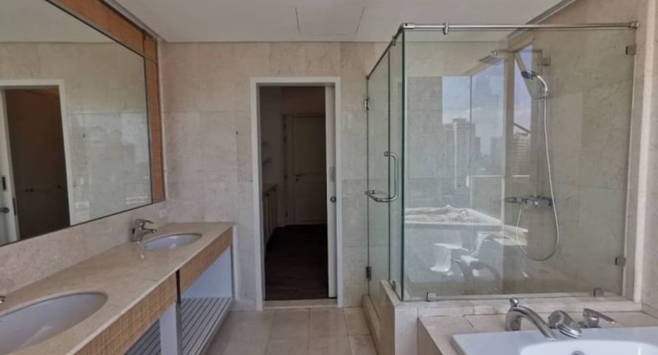 Wohnung zur Miete und zum Kauf mit 4 Zimmer in Khlong Toei, Bangkok