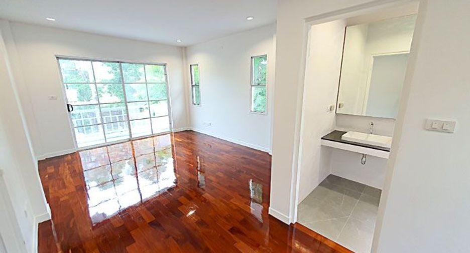 For sale 3 bedrooms house in Phutthamonthon, Nakhon Pathom