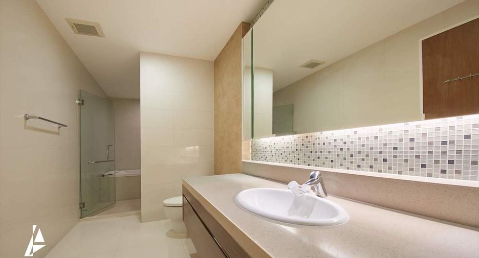 For sale and for rent 3 bedrooms condo in Khlong Toei, Bangkok