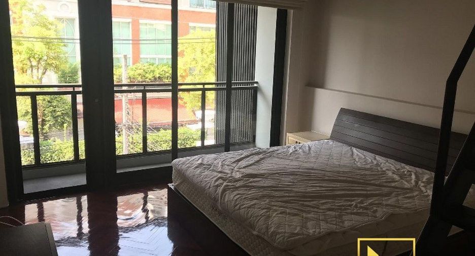For rent 2 bed townhouse in Watthana, Bangkok