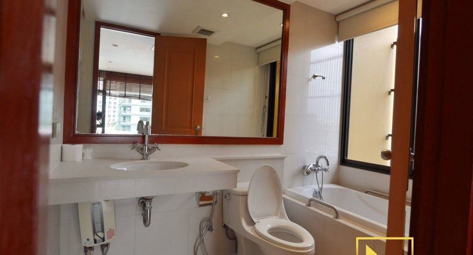 For rent 2 bedrooms condo in Pathum Wan, Bangkok