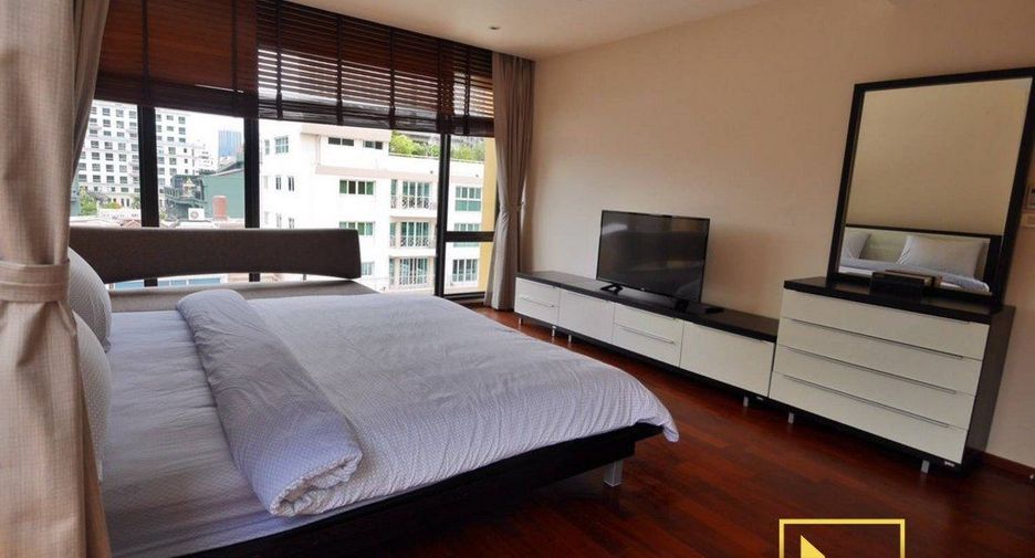 For rent 2 bedrooms condo in Pathum Wan, Bangkok