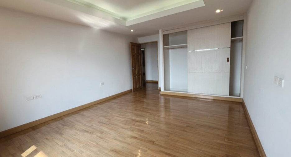 Condo en venta de 4 habitaciones en Pak Kret, Nonthaburi