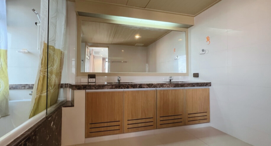 Condo en venta de 4 habitaciones en Pak Kret, Nonthaburi