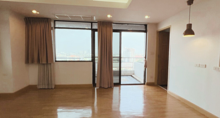 Condo en venta de 4 habitaciones en Pak Kret, Nonthaburi