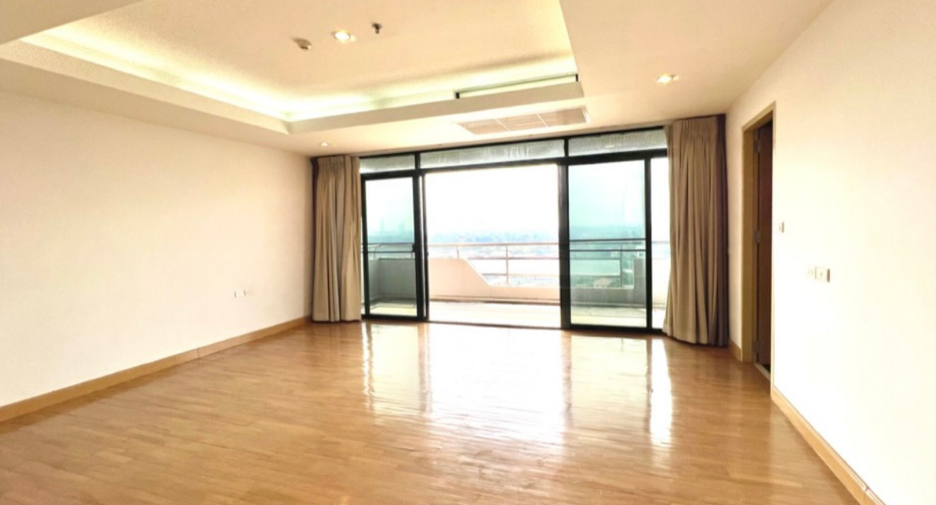 Condo en venta de 4 habitaciones en Pak Kret, Nonthaburi