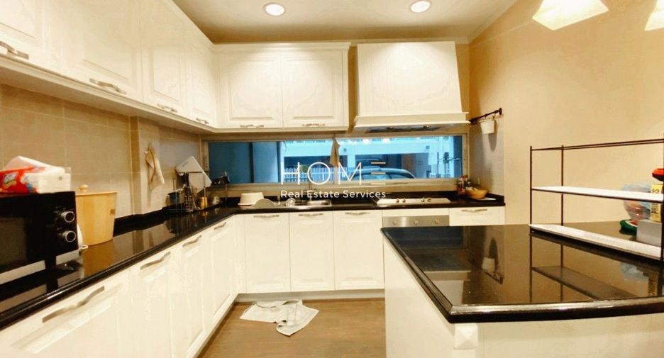 For sale 6 Beds townhouse in Suan Luang, Bangkok