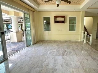 For rent and for sale 3 bed house in Phra Khanong, Bangkok