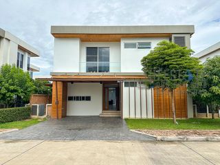 For Rent 4 Bedroom House In San Kamphaeng, Chiang Mai