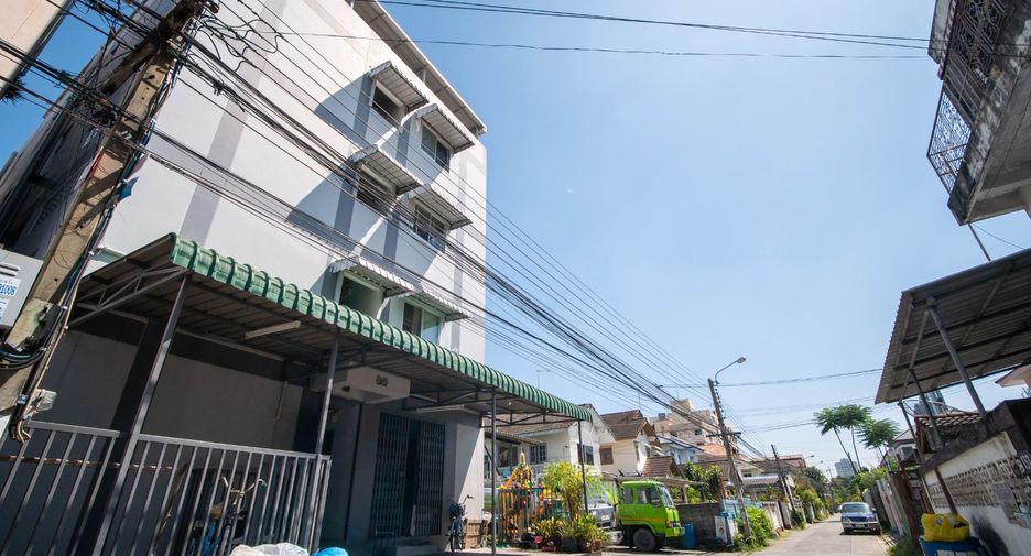 For sale 36 bed apartment in Bang Kapi, Bangkok